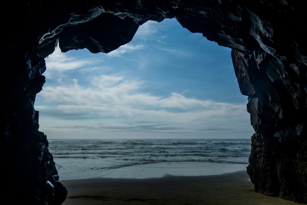 Oregon cave with the Pacific Ocean